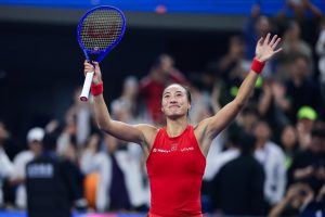 Zheng Qinwen admet avoir « craqué sous la pression » lors d’une brutale chute au classement